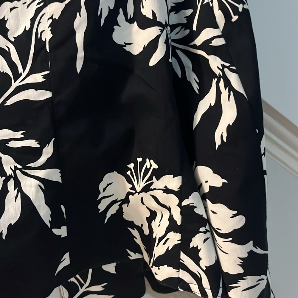 Christina Hope Black and White Floral Blazer - Picture 9 of 10